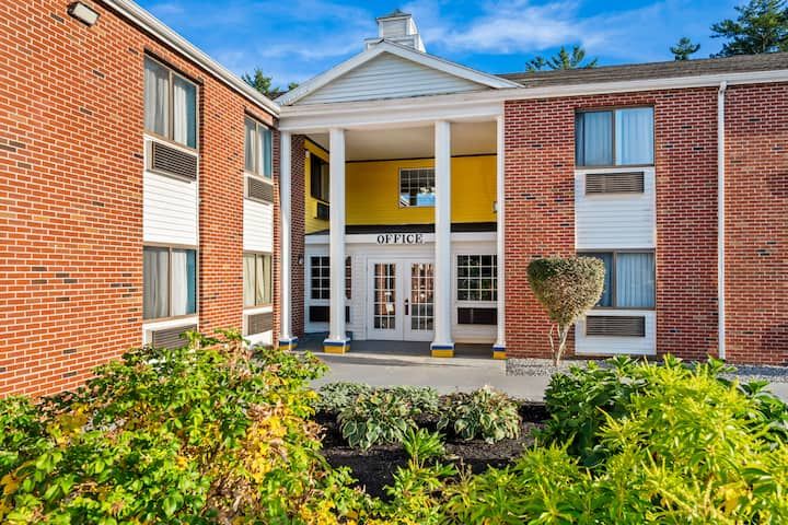 Days Inn by Wyndham Brunswick Bath Area