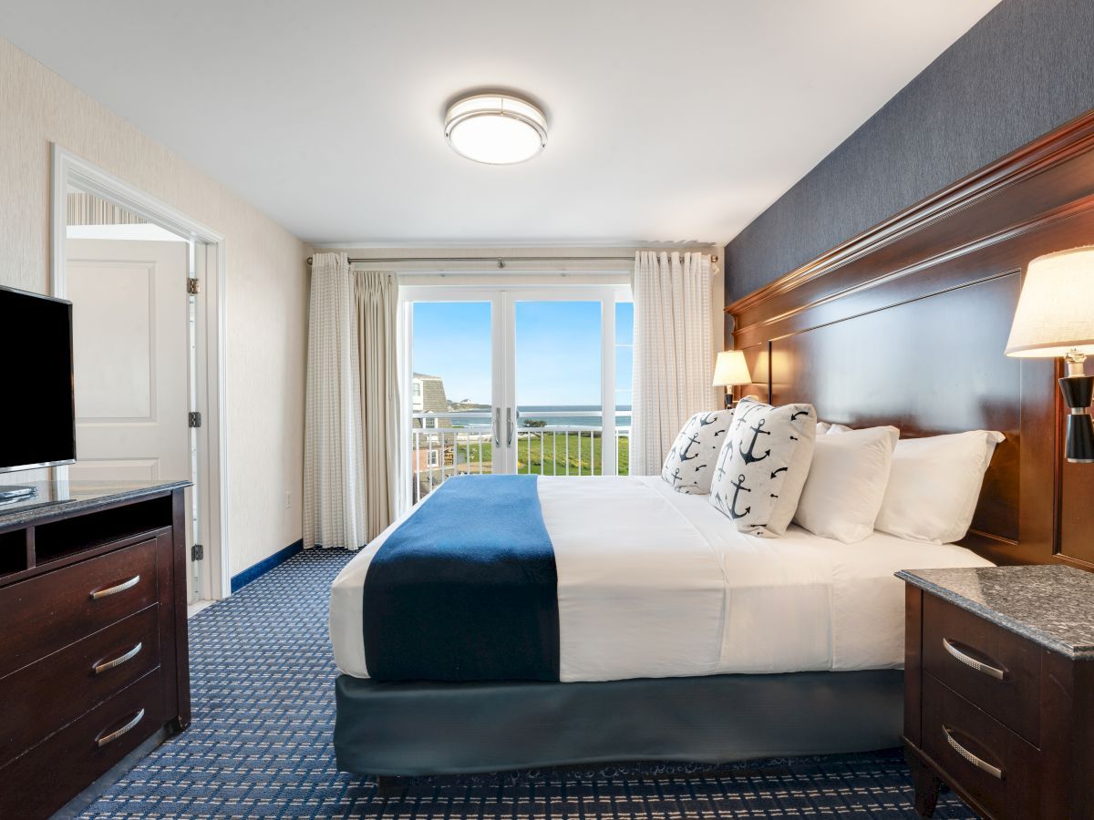 Newport Beach Hotel and Suites