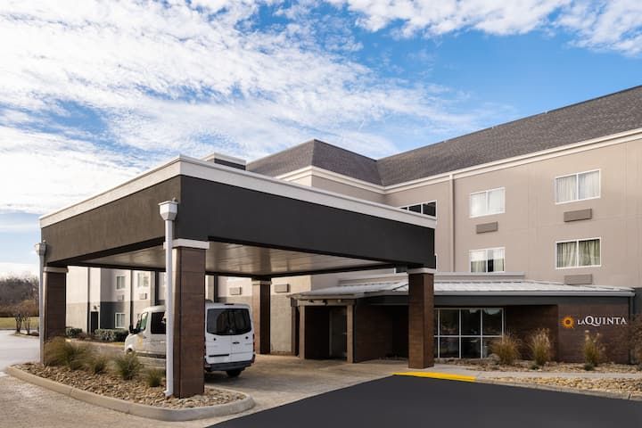La Quinta Inn and Suites Knoxville Airport
