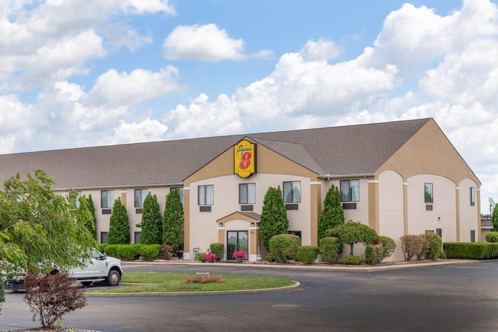Super 8 by Wyndham Goshen