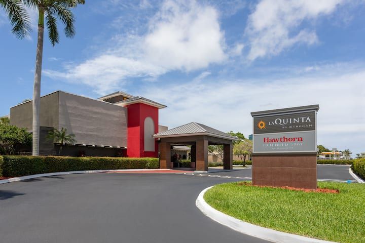 La Quinta Inn & Suites