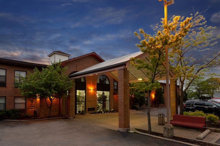 Howard Johnson Waukegan Great Lakes