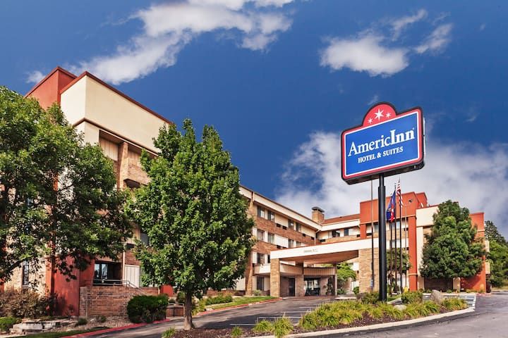 AmericInn Hotel & Suites Omaha