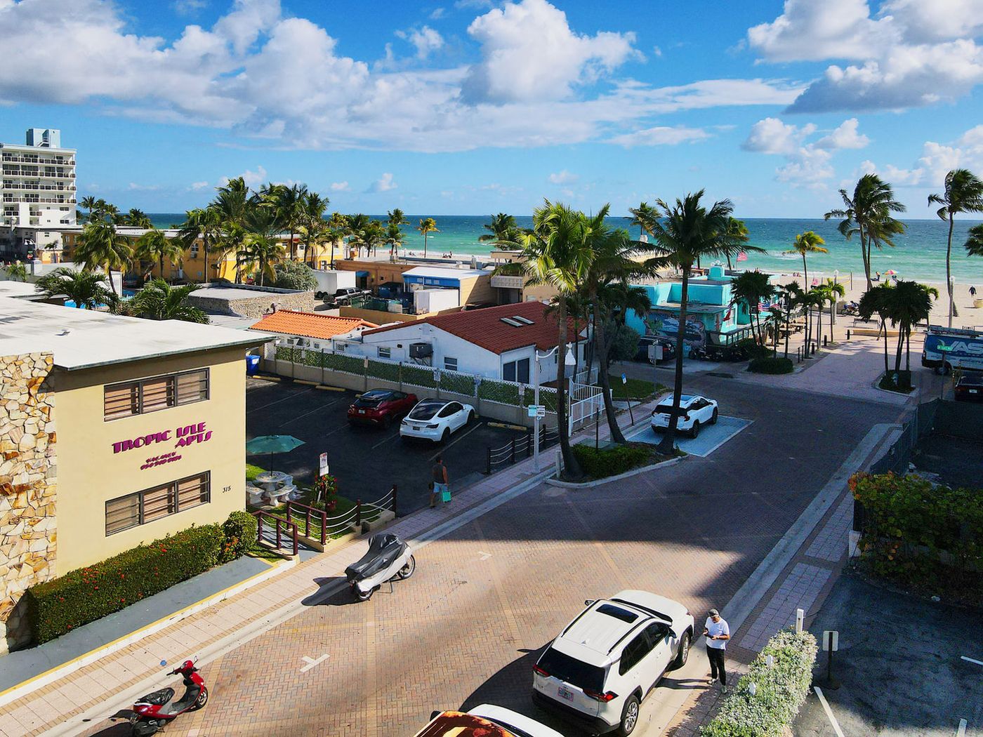 Tropic Isle Hotel & Apts