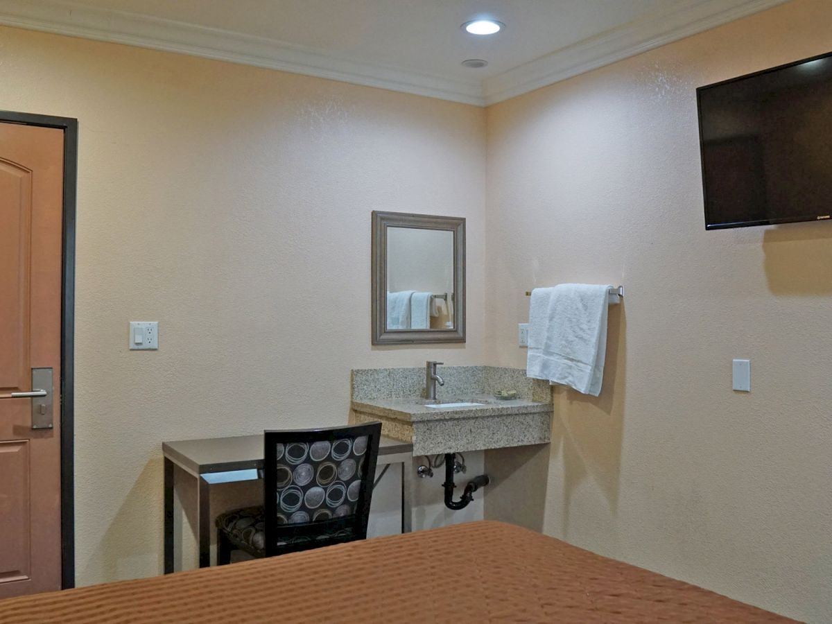 Holly Crest Hotel