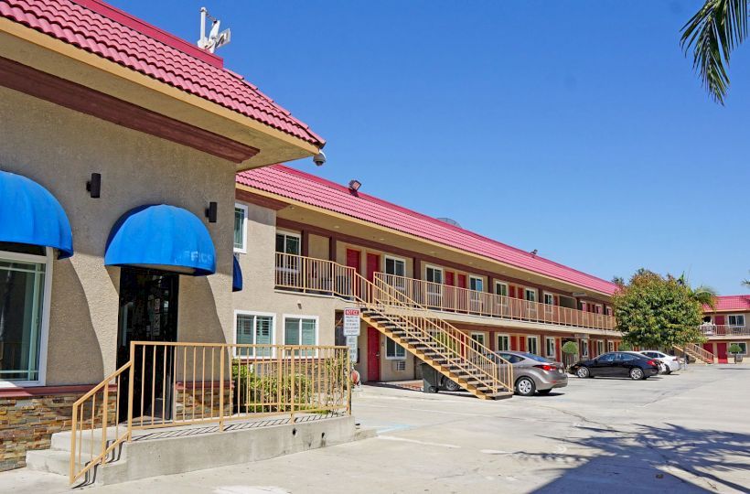 Travelers Inn