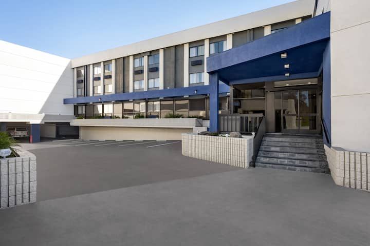 Baymont Monterey Park