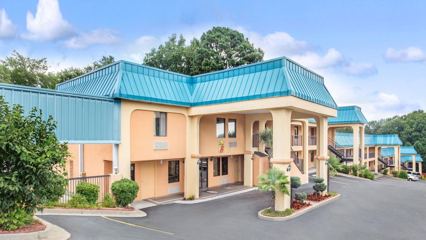 Super 8 by Wyndham Forest Park