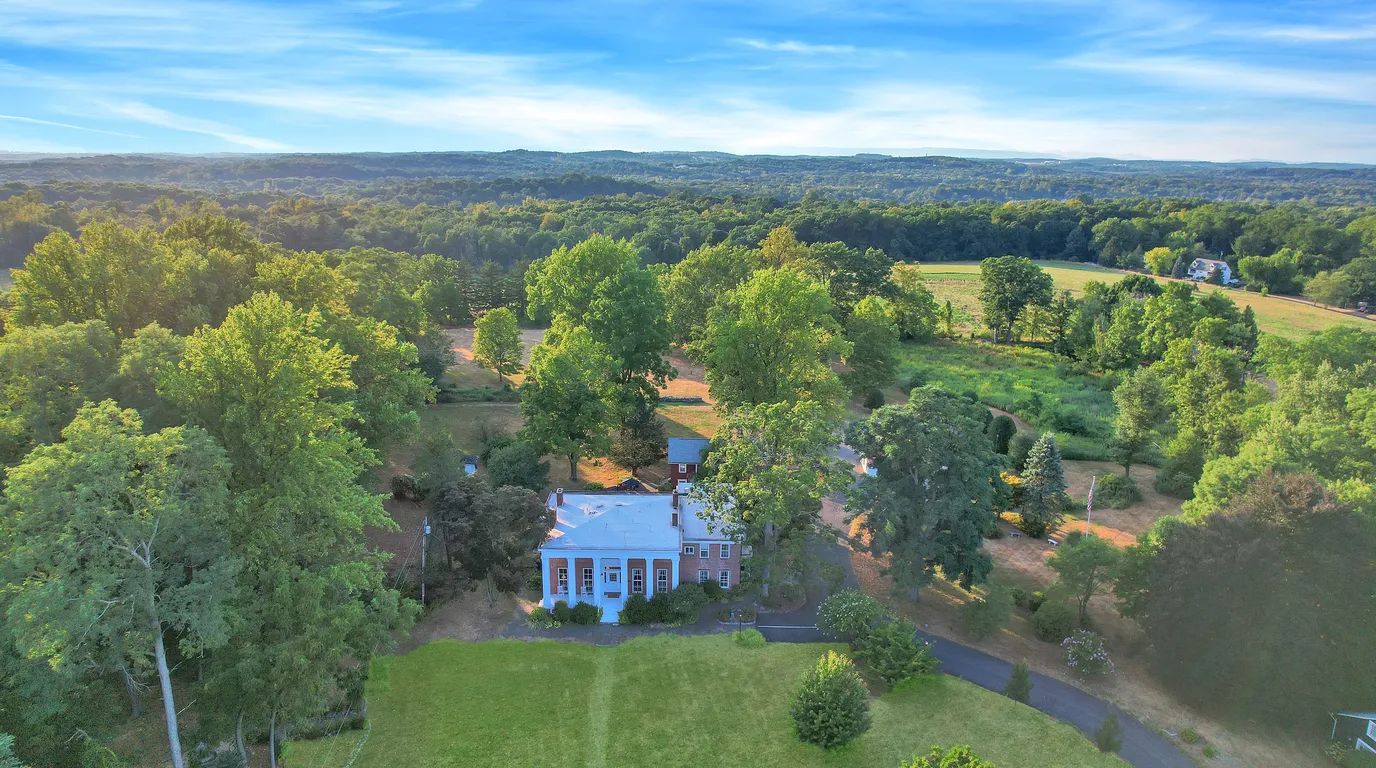 Cromwell Manor Inn