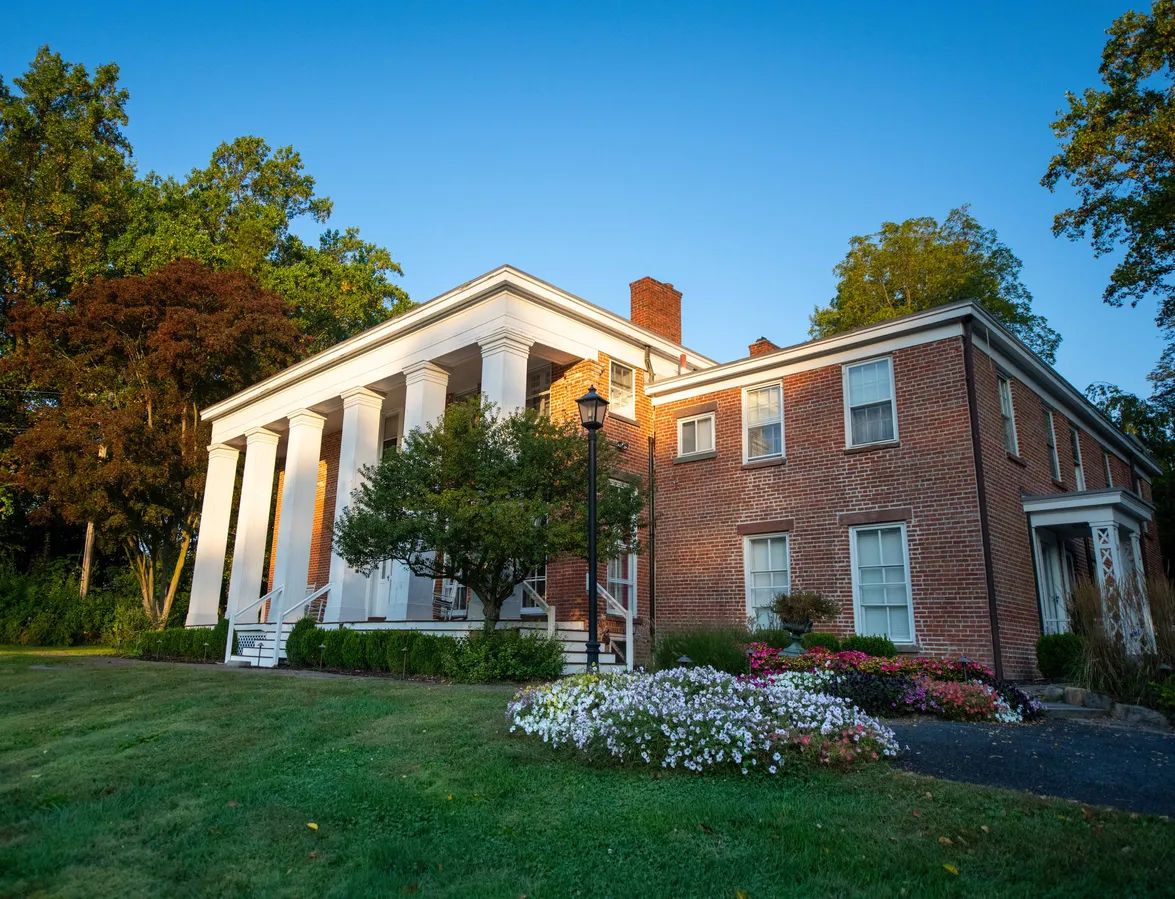 Cromwell Manor Inn