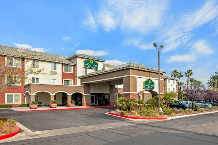 La Quinta Inn & Suites