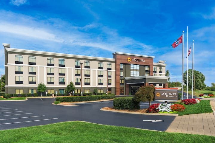 La Quinta Inn & Suites