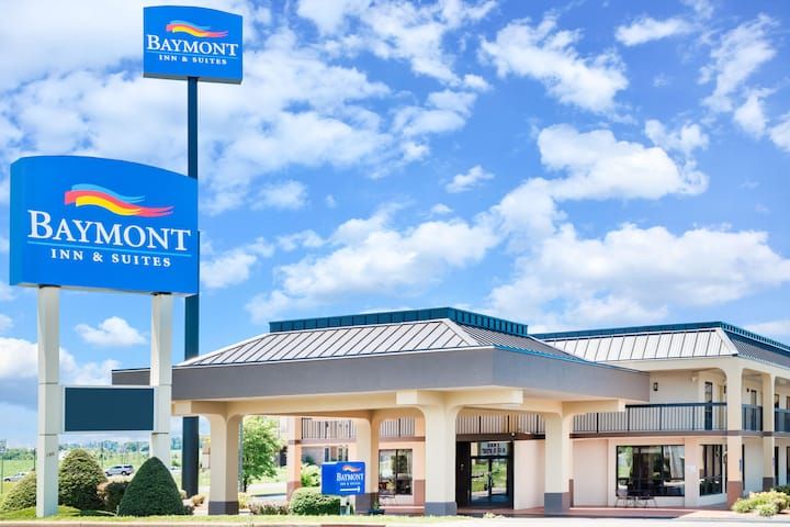 Baymont Inn & Suites Clarksville Northeast