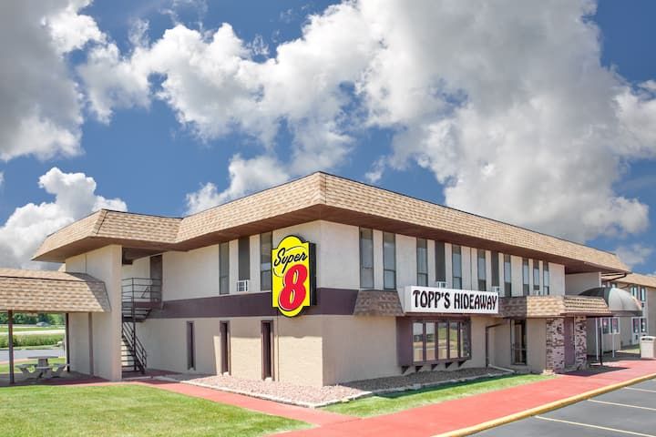 Super 8