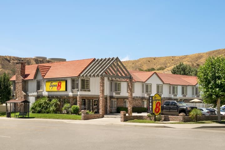 Super 8 Santa Clarita