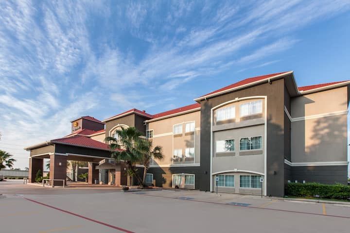 La Quinta Inn & Suites