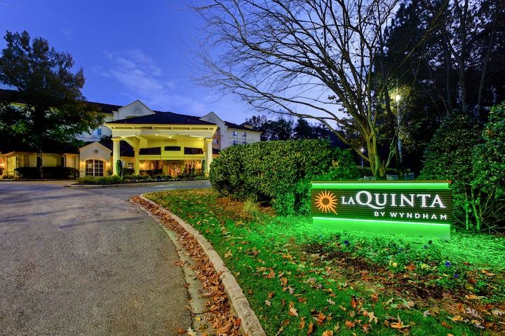 La Quinta Inn & Suites Raleigh Crabtree