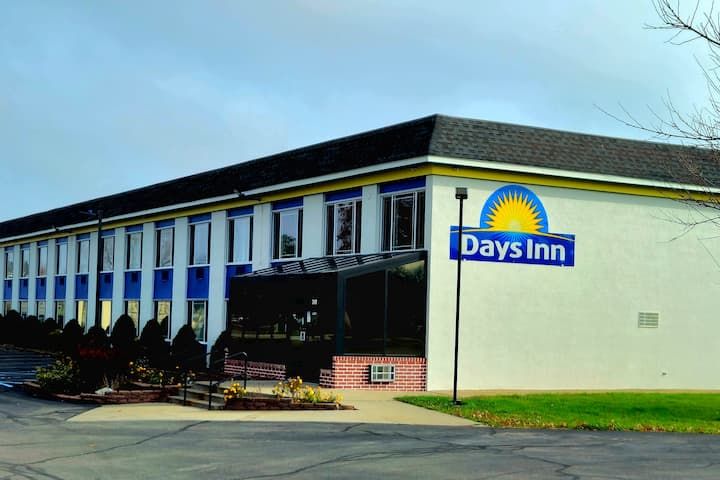Days Inn by Wyndham Holland