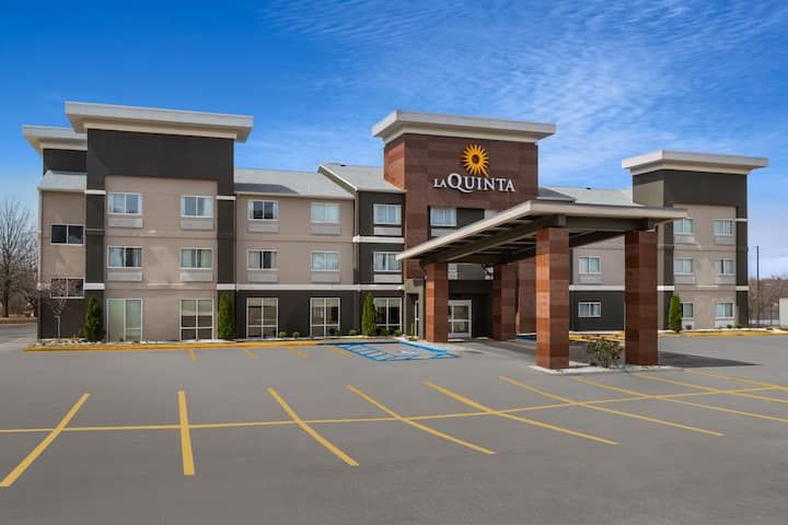 La Quinta Inn & Suites