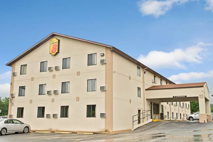 Super 8