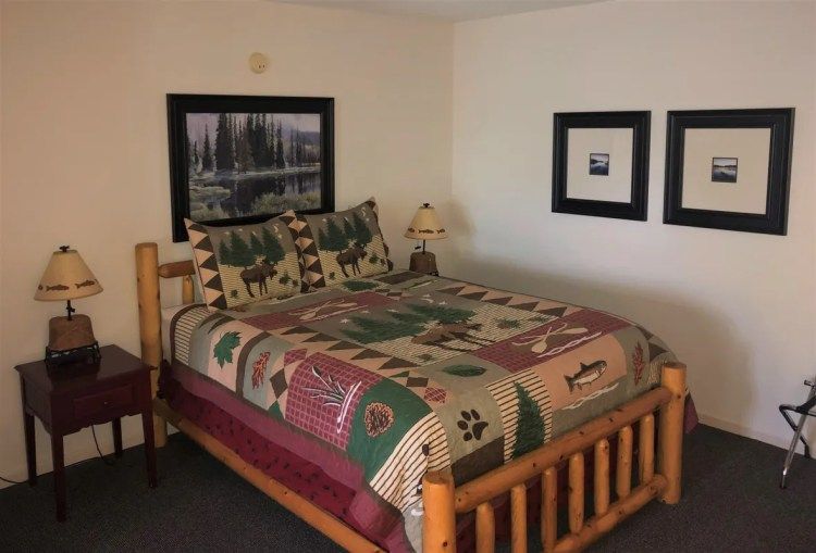 Harbor's Edge Motel