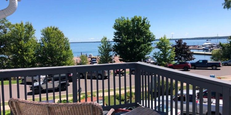 Harbor's Edge Motel