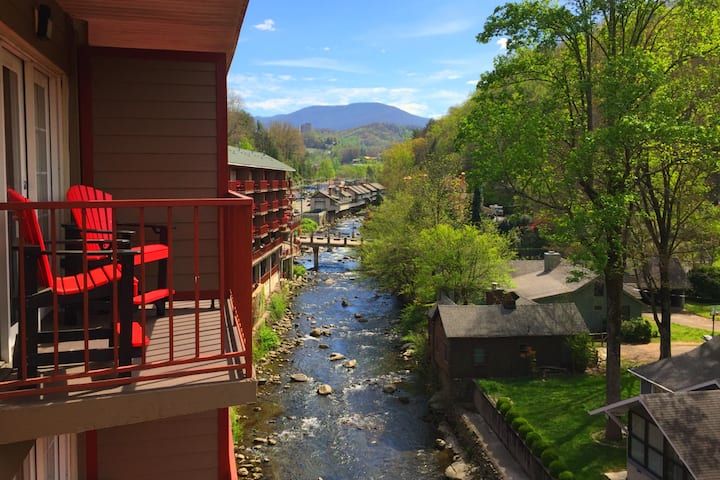 Baymont Inn & Suites Gatlinburg On The River