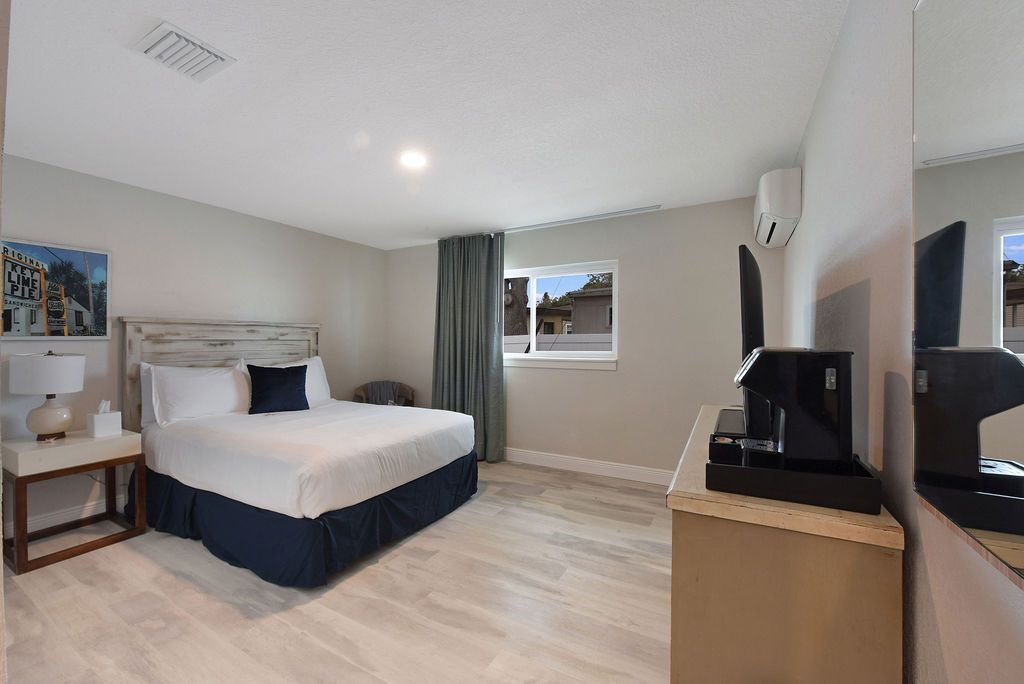 Palm Cove Motel