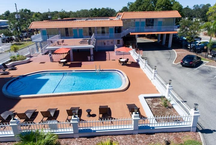 Howard Johnson by Wyndham Clearwater FL