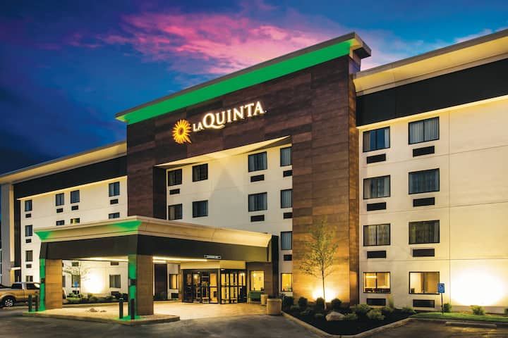 La Quinta Inn & Suites