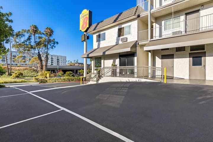 Super 8 by Wyndham San Diego Hotel Circle