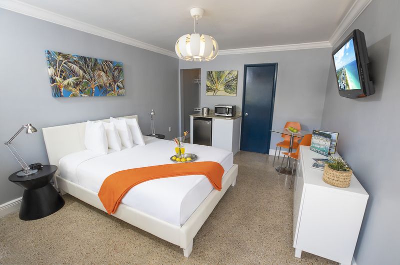 Hollywood Beach Suites + Hotel
