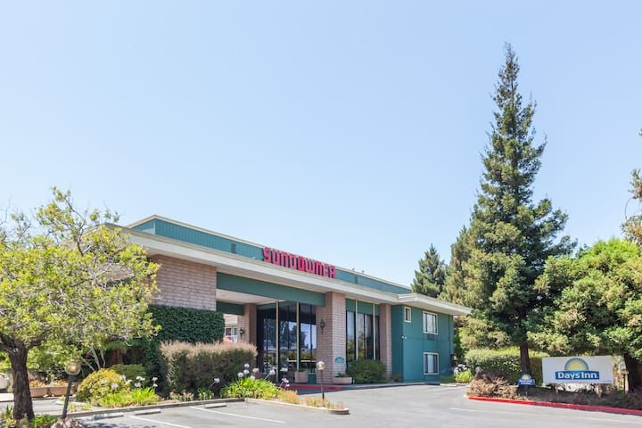 Days Inn & Suites Sunnyvale