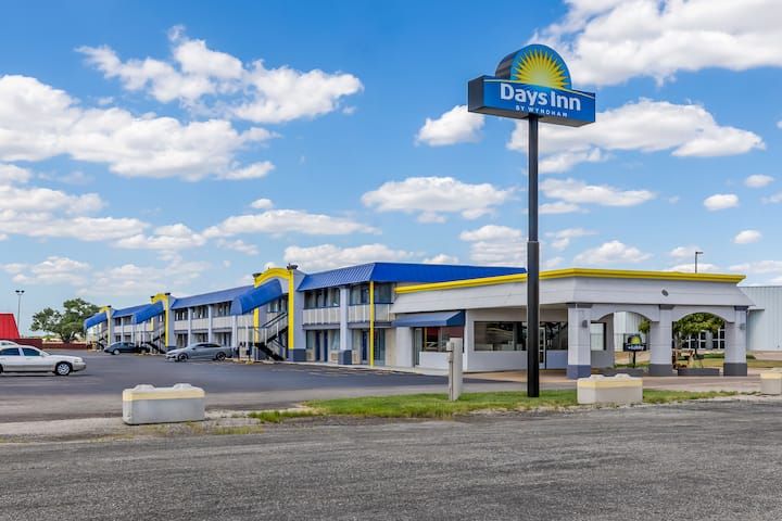 Days Inn by Wyndham Salina South