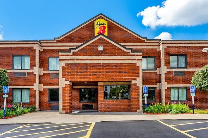 Super 8 Elgin