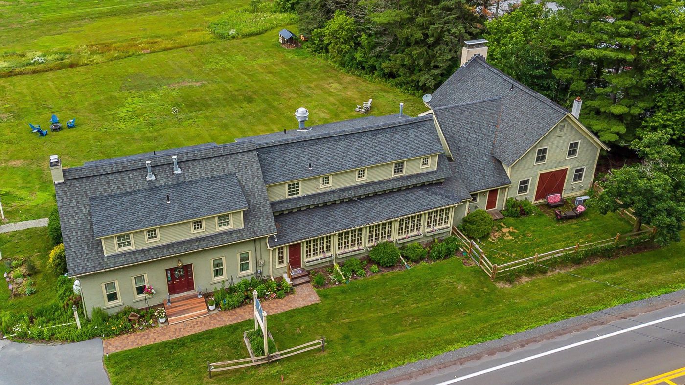 Brass Lantern Inn