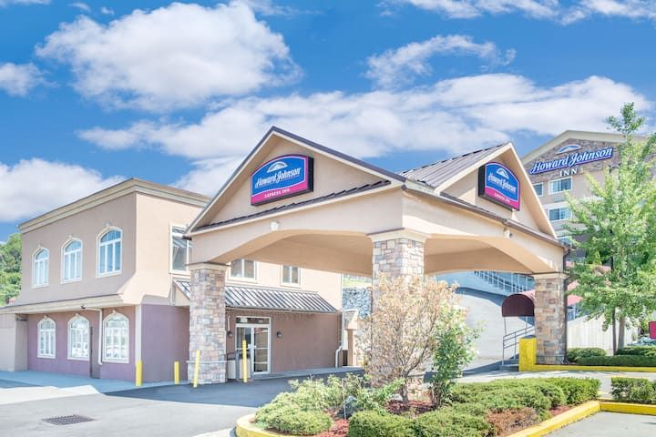 Howard Johnson by Wyndham North Bergen