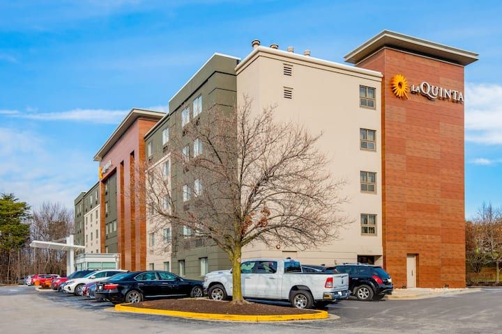 La Quinta Inn & Suites Baltimore BWI Airport