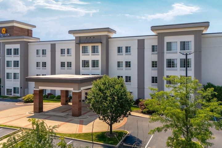 La Quinta Inn & Suites Columbus - Edinburgh