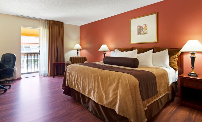 Chicago Club Inn & Suites