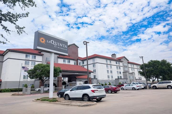La Quinta Inn & Suites DFW Airport South / Irving