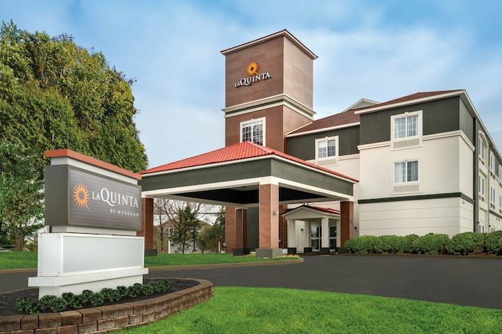 La Quinta Inn & Suites Latham Albany Airport