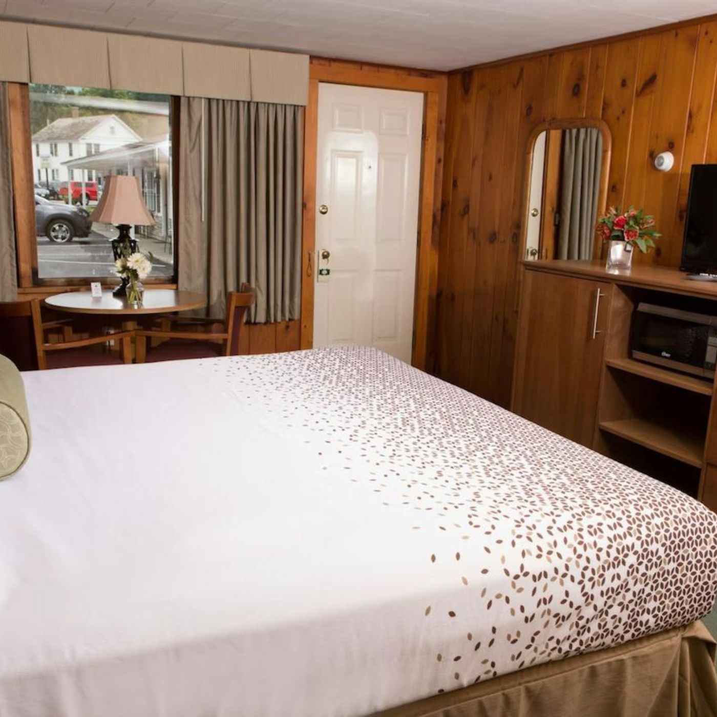 Knotty Pine motel