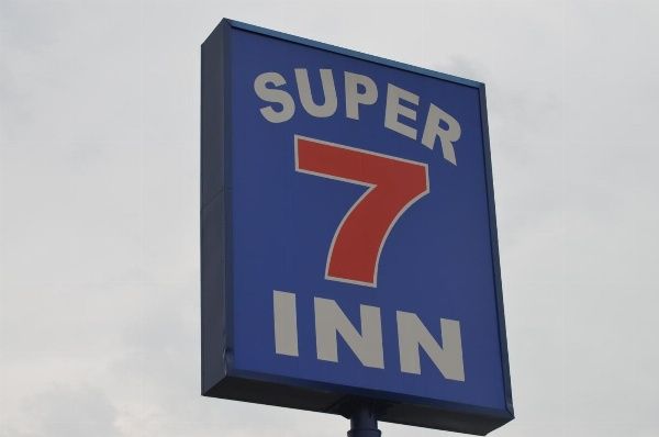 Super 7 Inn Memphis Graceland