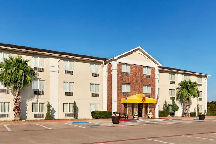 Super 8 Waco University Area