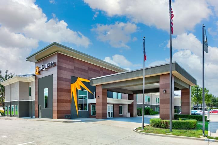 La Quinta Inn & Suites