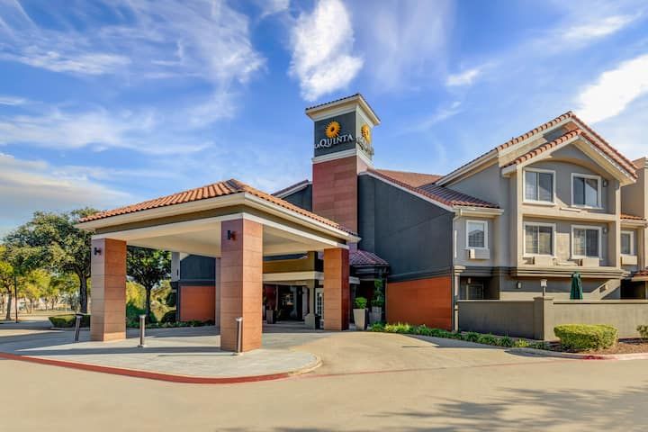 La Quinta Inn & Suites Dallas DFW Airport North
