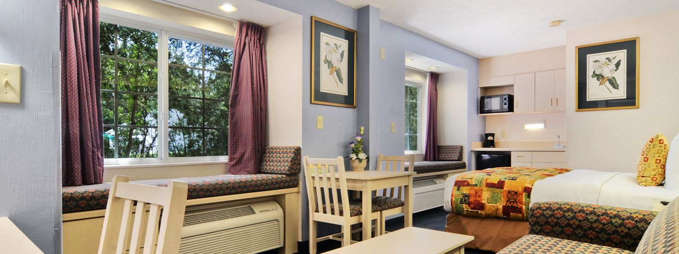 Hometown Inn & Suites
