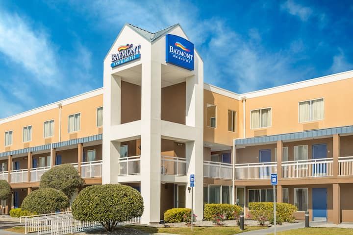 Baymont Savannah Midtown