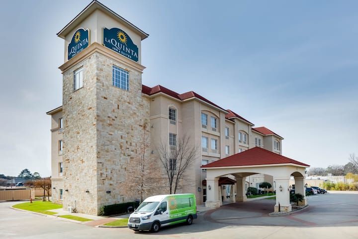 La Quinta Inn & Suites DFW Airport West - Euless